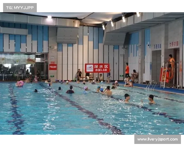 高校游泳馆推新政 每周设立自由泳爱好者专属训练时段