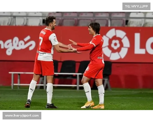 奥维耶多与巴列卡诺比赛中两人被罚下场 奥维耶多与巴列卡诺比赛中两人被罚下场