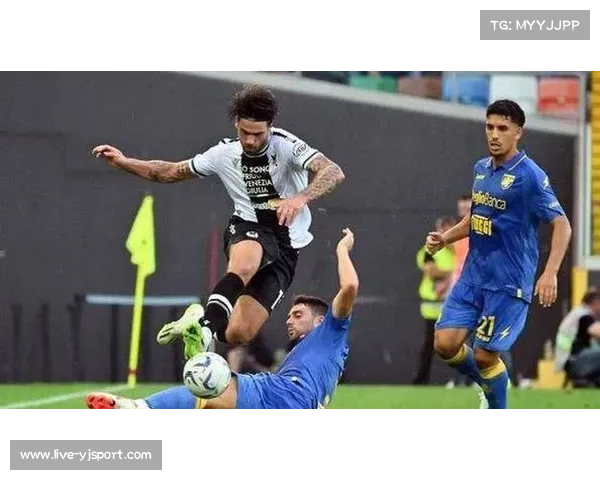 乌迪内斯门将手指脱臼，带伤坚持完赛