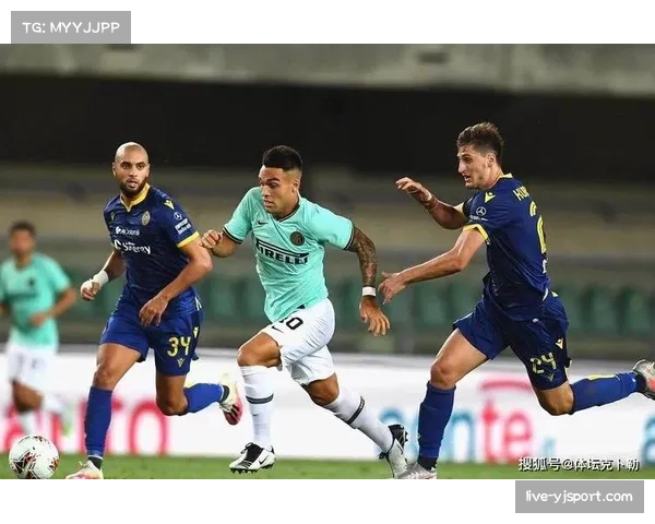 纪录片《瞬间转换》拍摄中，聚焦意甲赛场上的攻防博弈智慧